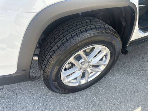 New 2025 Jeep Grand Cherokee L Laredo w/ Luxury Tech Group I image 24