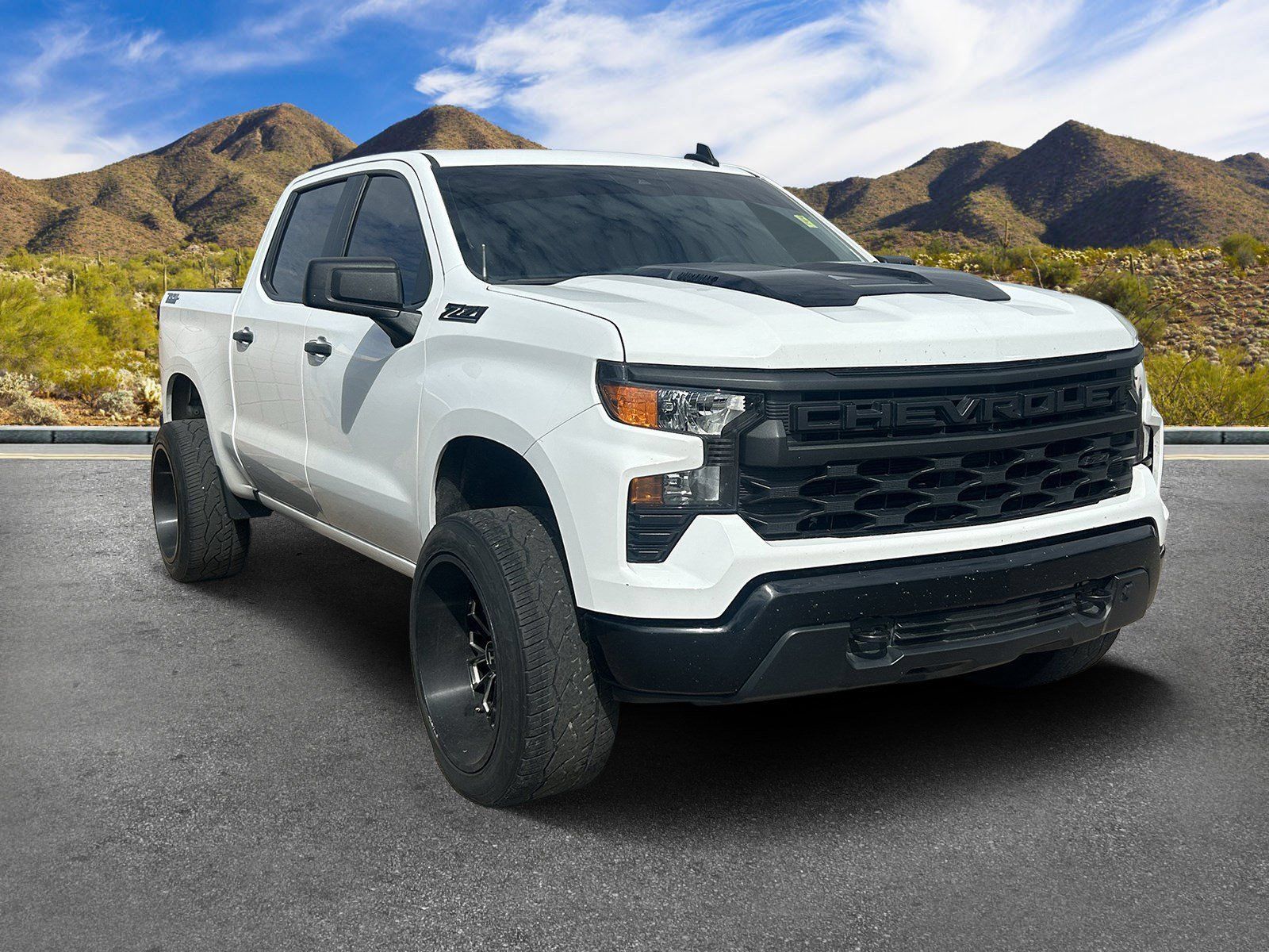 Used 2024 Chevrolet Silverado 1500 Custom Trail Boss w/ Dark Appearance Package AWD/4WD image 3