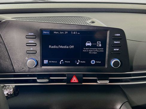 Certified 2025 Hyundai Elantra SE FWD image 15