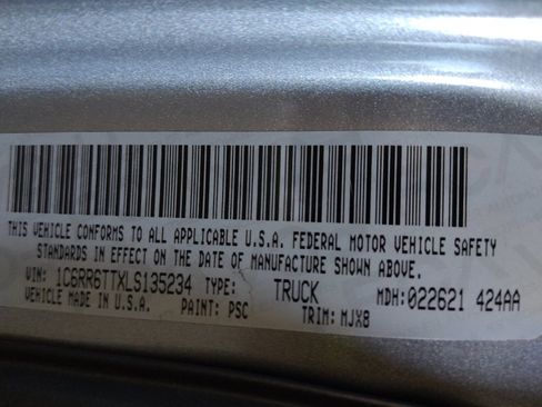 Used 2020 RAM 1500 Classic SLT w/ Luxury Group image 33