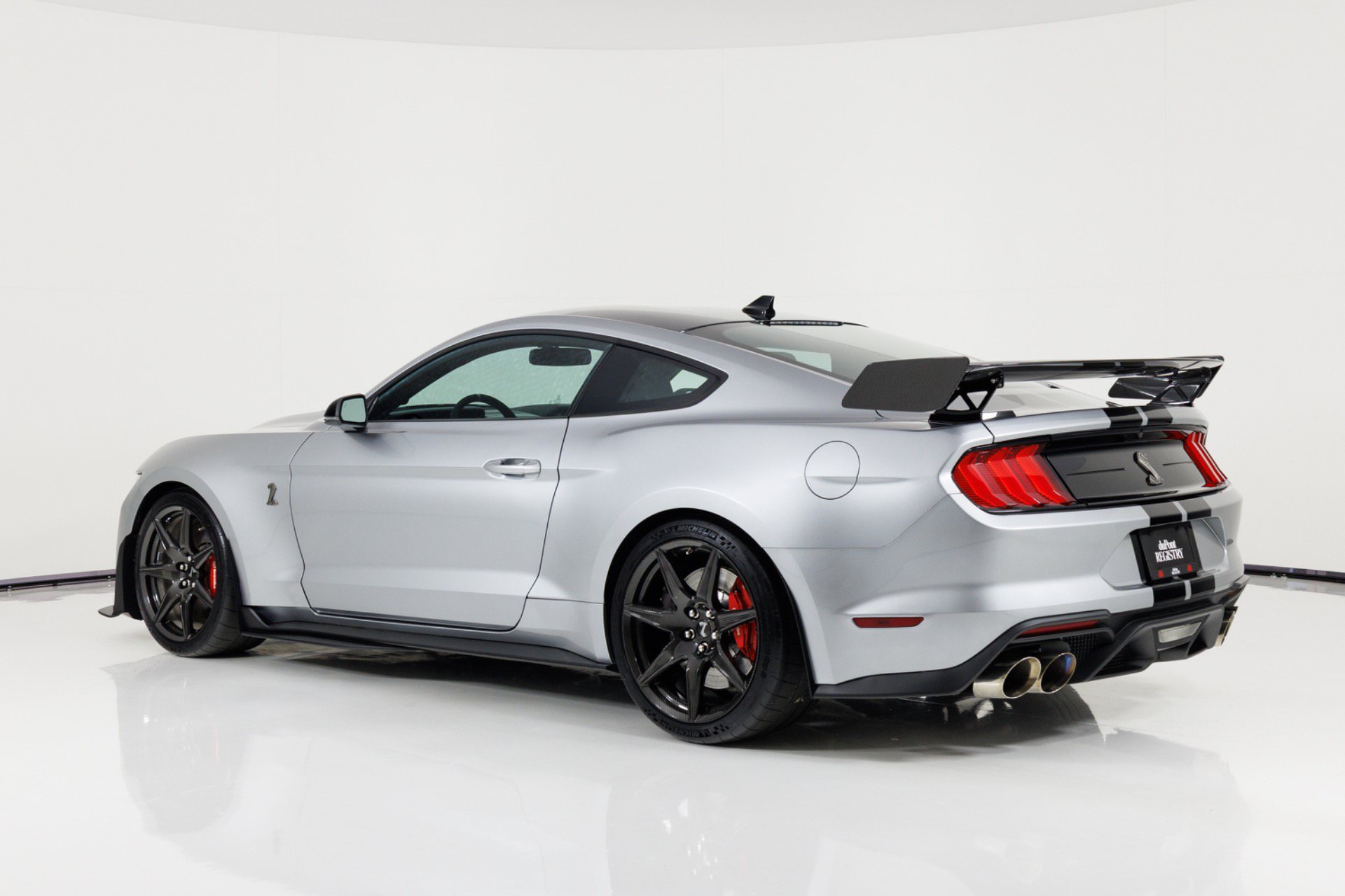 Used 2021 Ford Mustang Shelby GT500 w/ Carbon Fiber Track Pack RWD image 5