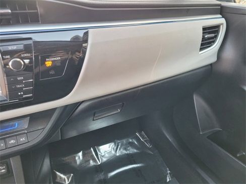 Used 2015 Toyota Corolla LE image 26