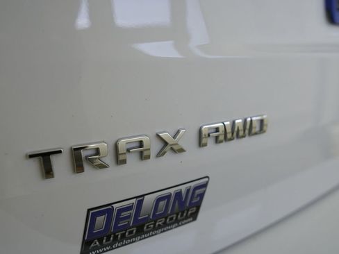 Used 2017 Chevrolet Trax LT w/ LT Convenience Package AWD/4WD image 11