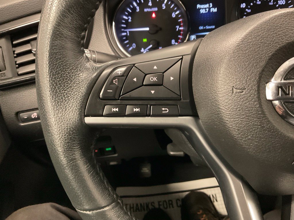 Used 2017 Nissan Rogue SV FWD image 21