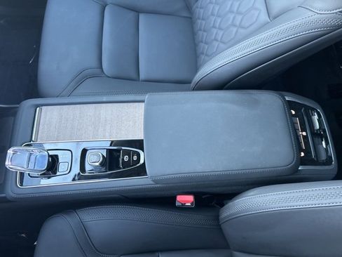 Certified 2025 Volvo XC90 B6 Plus image 26