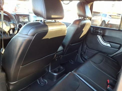 Used 2018 Jeep Wrangler Unlimited Sahara w/ Connectivity Group image 14