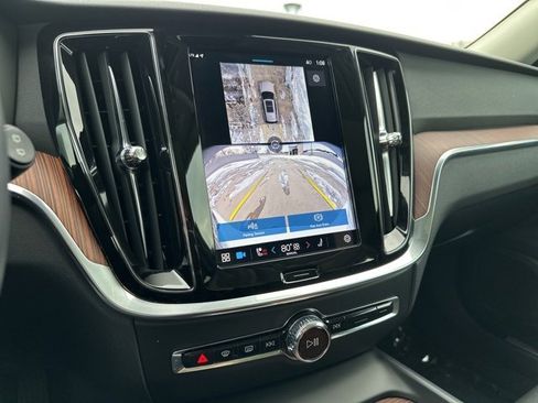 Certified 2025 Volvo V60 B5 Cross Country Plus image 24