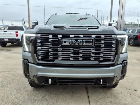Used 2025 GMC Sierra 2500 Denali Ultimate image 2