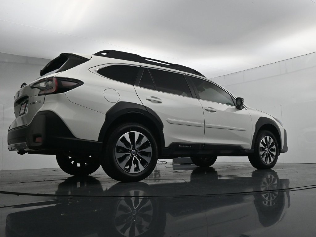Used 2025 Subaru Outback Limited AWD/4WD image 40