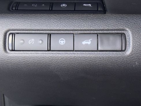 Certified 2025 Nissan Pathfinder SV w/ SV Premium Package FWD image 14