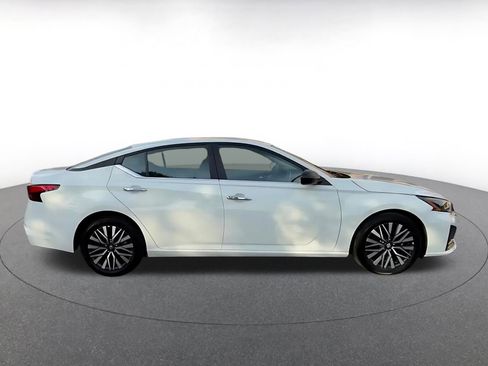 Used 2025 Nissan Altima 2.5 SV image 16