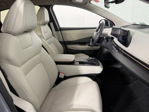 Used 2024 Nissan Ariya FWD image 32