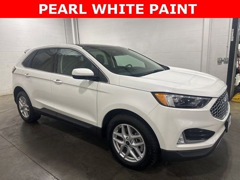 Used 2024 Ford Edge SEL w/ Convenience Package image 3
