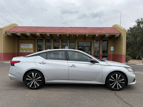 Used 2022 Nissan Altima 2.5 SR FWD image 12