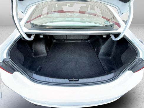 Used 2018 Chevrolet Malibu LT w/ Driver Confidence Package image 21