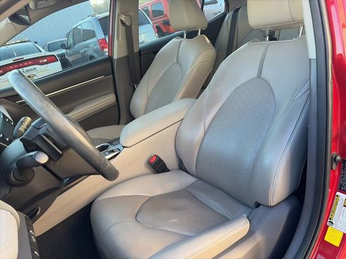 Used 2020 Toyota Camry XSE image 12