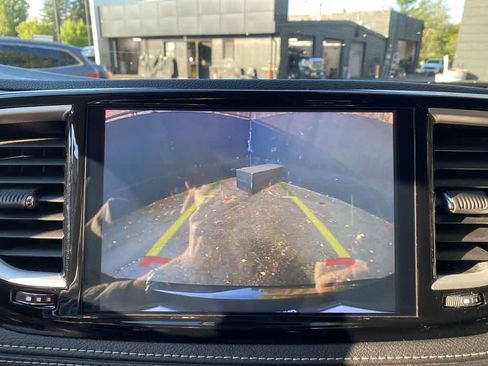 Used 2024 Chrysler Pacifica Limited FWD image 24