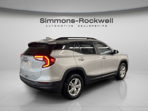Used 2022 GMC Terrain SLE w/ Driver Convenience Package image 5