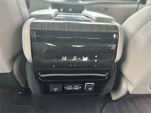 Used 2022 Jeep Wagoneer Series III w/ Premium Group I image 25