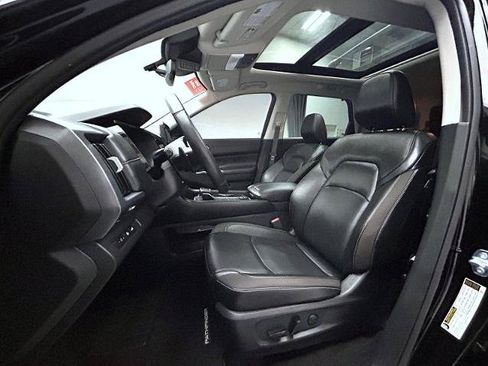 Certified 2025 Nissan Pathfinder SL w/ SL Premium Package AWD/4WD image 10