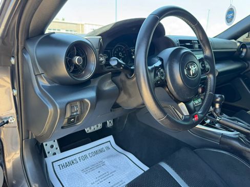 Used 2023 Toyota GR86 Premium RWD image 19