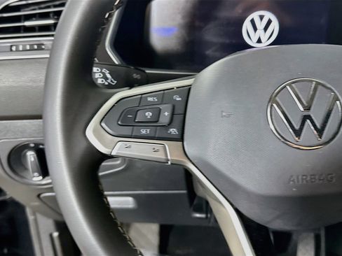 Used 2024 Volkswagen Tiguan SE AWD/4WD image 14