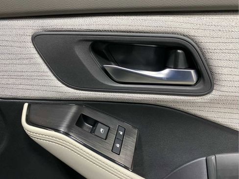 Used 2023 Nissan Rogue SV image 30