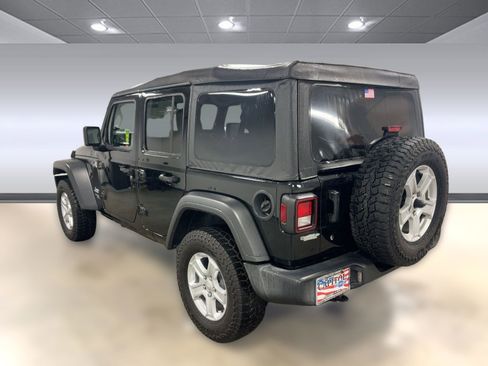 Used 2020 Jeep Wrangler Unlimited Sport image 3