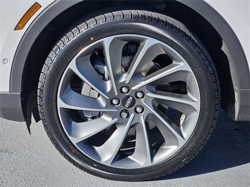 Certified 2022 Lincoln Nautilus Reserve w/ Equipment Group 202A image 10