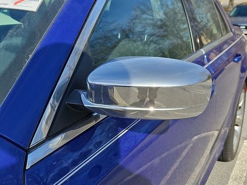 Used 2019 Chrysler 300 Touring w/ Chrome Appearance Package image 18