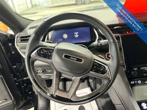 Used 2023 Jeep Grand Cherokee L Overland w/ Advanced Protech Group III image 16
