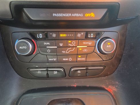 Used 2021 Ford Transit Connect XL image 26