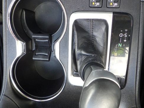 Used 2019 Toyota Highlander XLE image 26