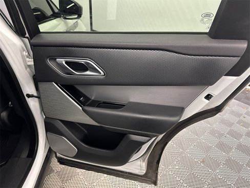 Used 2018 Land Rover Range Rover Velar R-Dynamic SE image 18