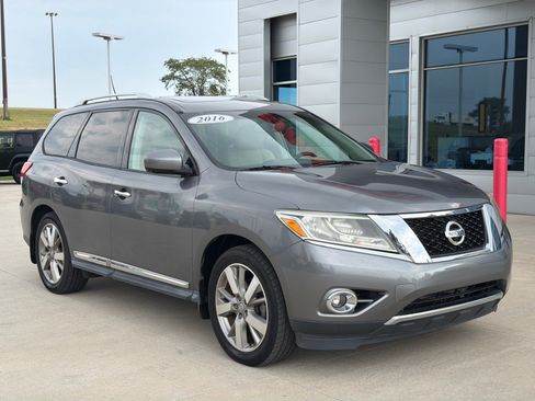 Used 2016 Nissan Pathfinder 4WD image 2