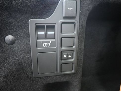 New 2026 Land Rover Discovery S AWD/4WD image 16