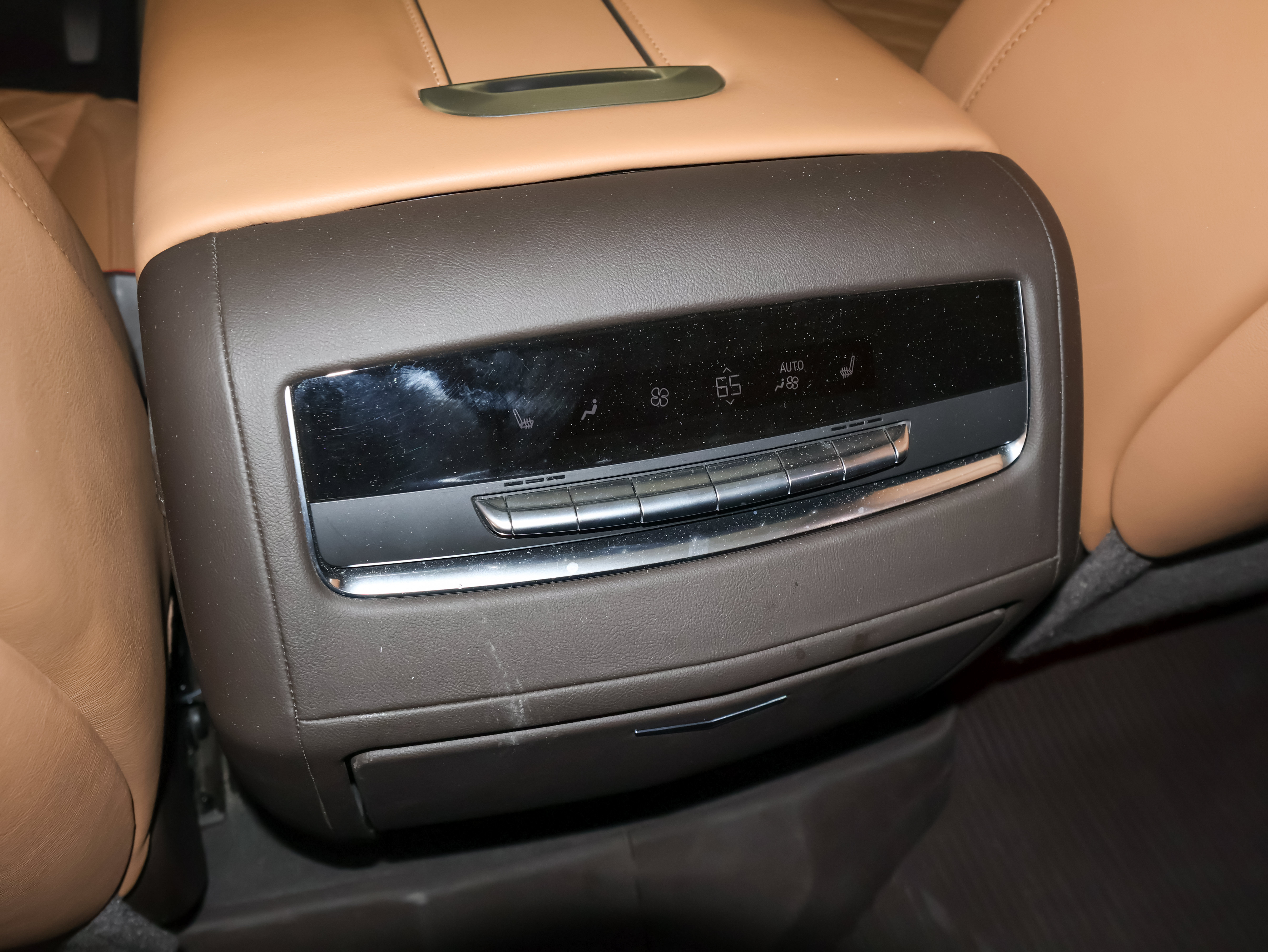 Used 2024 Cadillac Escalade Premium Luxury w/ Performance Package AWD/4WD image 27