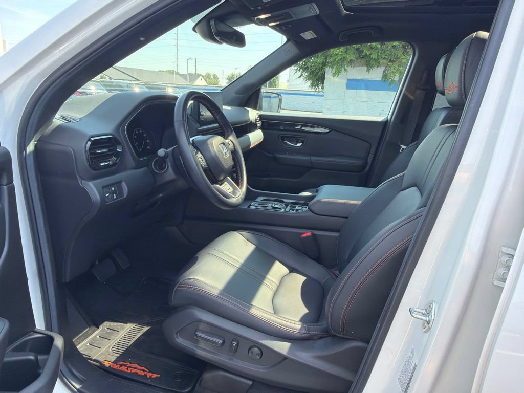 Certified 2025 Honda Pilot TrailSport image 17