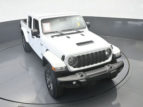 Used 2025 Jeep Gladiator Sport image 48