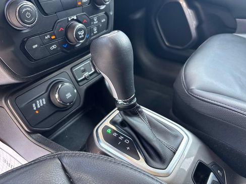 Used 2021 Jeep Renegade Limited AWD/4WD image 18