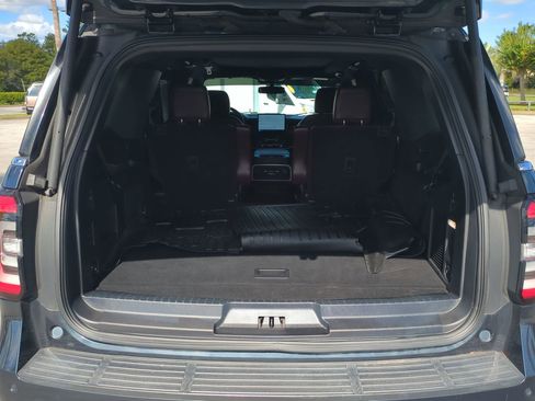 Used 2022 Ford Expedition Limited image 12