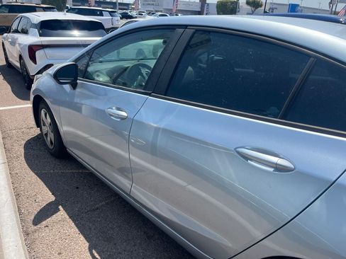 Used 2017 Chevrolet Cruze LS FWD image 17