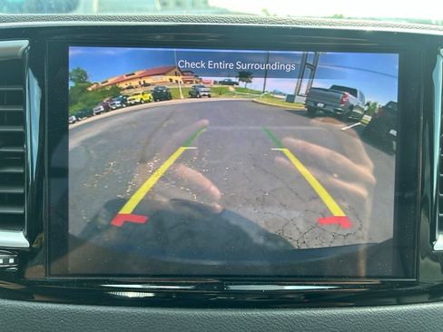 Used 2025 Chrysler Pacifica Select FWD image 25