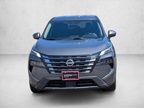 Used 2025 Nissan Rogue SV FWD image 2