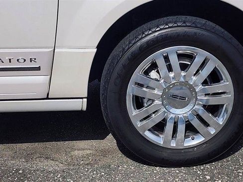 Used 2012 Lincoln Navigator 2WD image 8