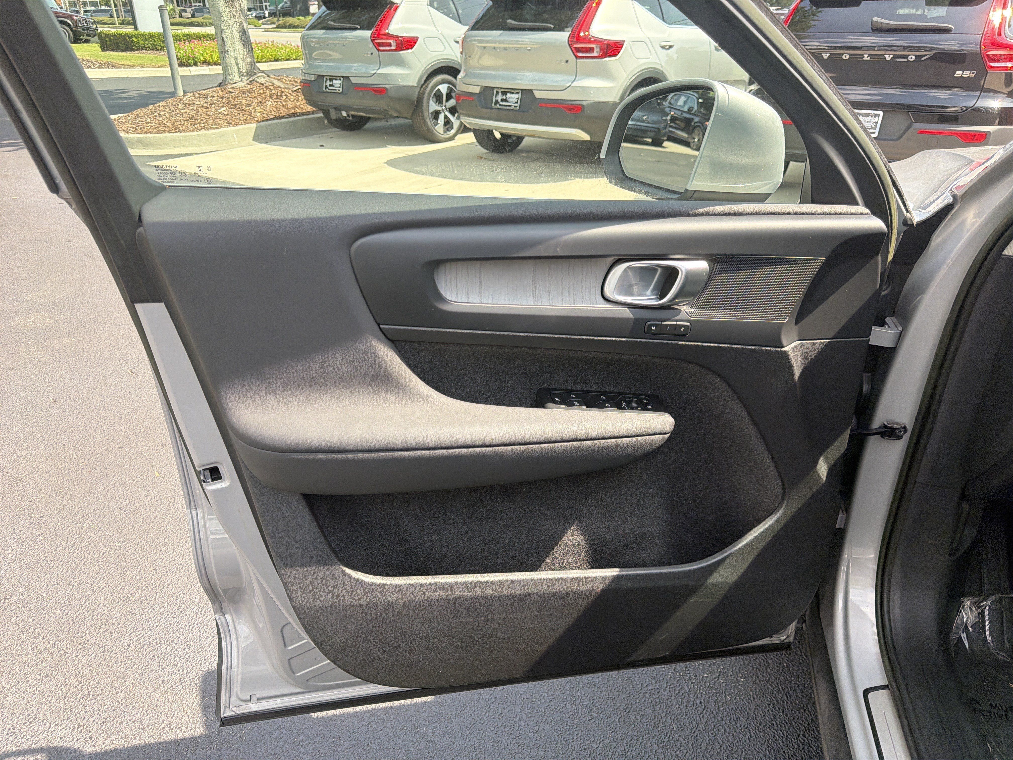 Certified 2023 Volvo XC40 B4 Plus w/ Driver Assist Package FWD image 18