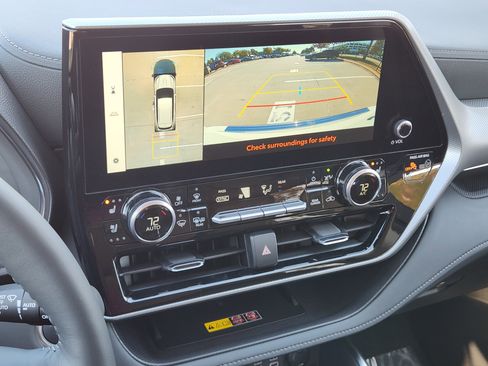 Used 2025 Toyota Highlander Platinum image 20