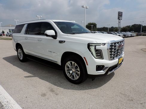 Certified 2025 GMC Yukon XL Denali AWD/4WD image 3