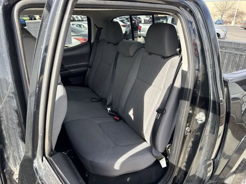 Used 2019 Toyota Tacoma SR5 AWD/4WD image 12