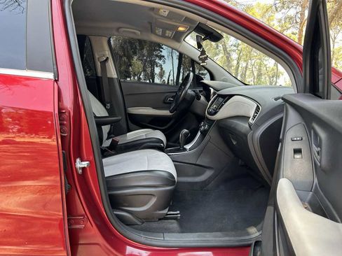 Used 2019 Chevrolet Trax LT w/ Driver Confidence Package image 22